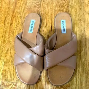 STEVE MADDEN Tan slides, Sandals.. Perfect color for Fall 🍁🤎🍁🧡